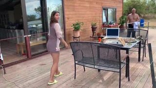 Tsetsi ass peek