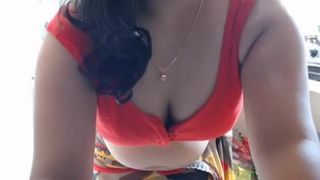 Sonalidesigirl in kitchen