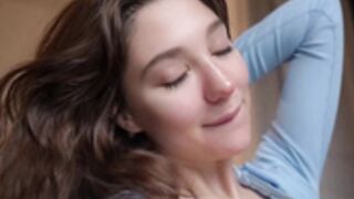 HTML5 mia_elfie-cb-2025-02-17 2