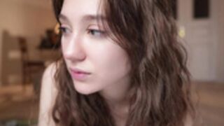 HTML5 mia_elfie-cb-2025-02-17 7