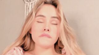 Antonia Savatto sucking her toes