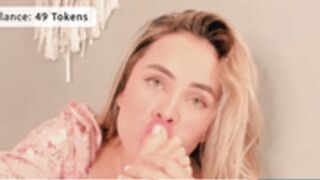 Antonia Savatto sucking her toes